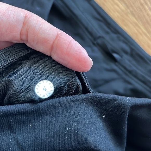 LULULEMON culture clash size 4 break free shorts 2.5in - Picture 5 of 7